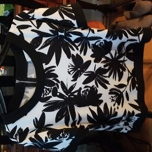 Short sleeve black and white top